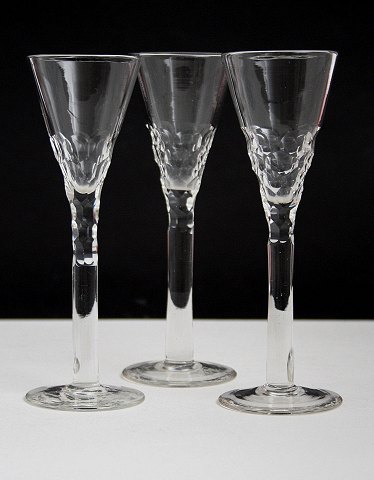 Fiffa, høje snapseglas med skælslibninger, Holmegaard