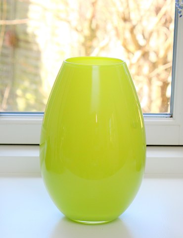 Limegrøn Cocoon vase, 21 cm. Holmegaard